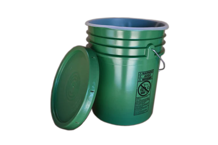 BECCA's 5-Gallon Polyethylene Container with Lid and Liner - Your Ideal Storage Solution!